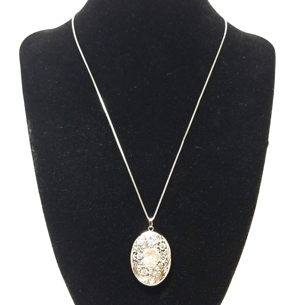 Kohls 925 SS Sterling Silver Round Locket Pendant Necklace 18"